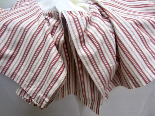 Pottery barn country - red, tan